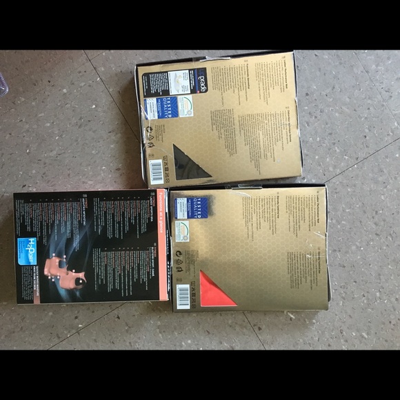 Sports bra& performance vest new in box never open - Picture 2 of 2